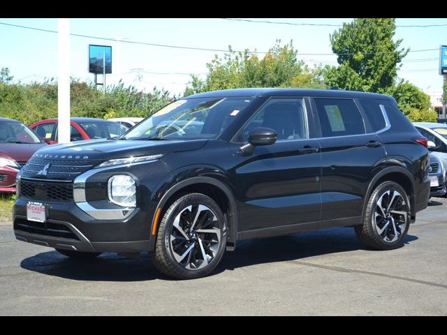 2022 Mitsubishi Outlander ES