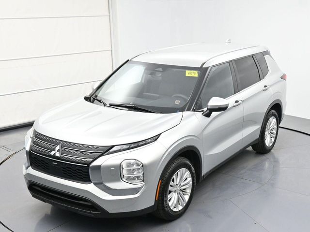 2022 Mitsubishi Outlander ES
