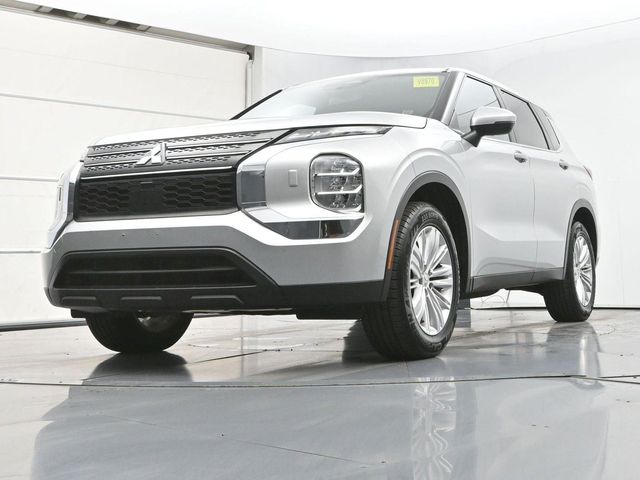 2022 Mitsubishi Outlander ES