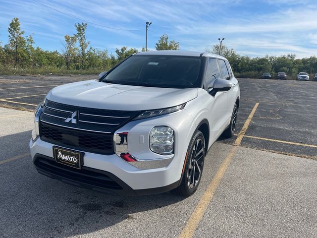 2022 Mitsubishi Outlander ES