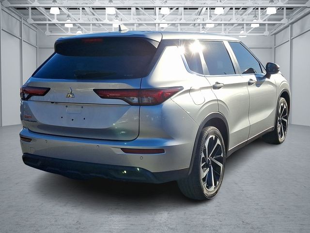 2022 Mitsubishi Outlander ES