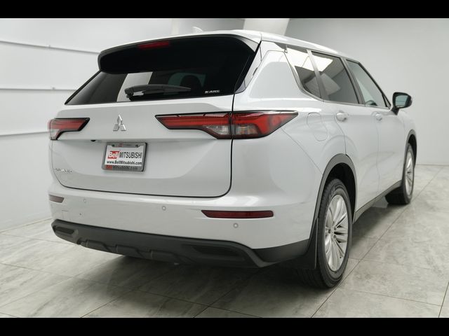 2022 Mitsubishi Outlander ES