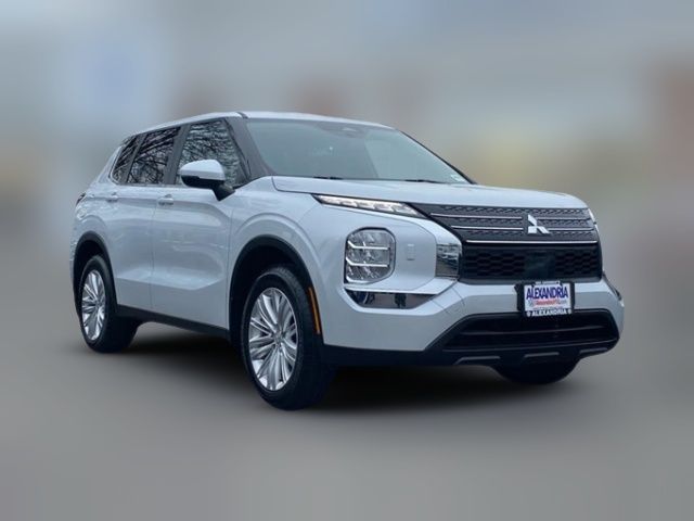 2022 Mitsubishi Outlander ES