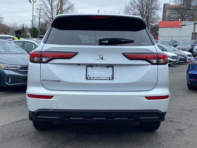 2022 Mitsubishi Outlander ES