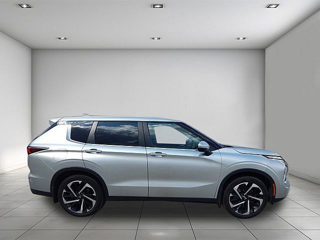 2022 Mitsubishi Outlander ES