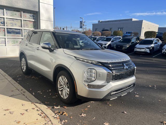 2022 Mitsubishi Outlander ES