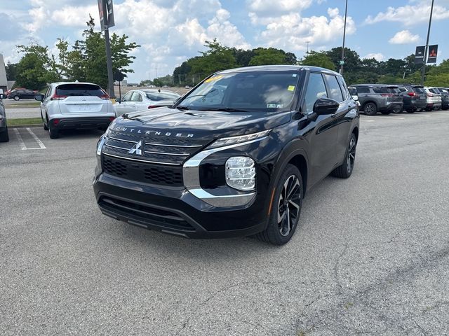 2022 Mitsubishi Outlander ES