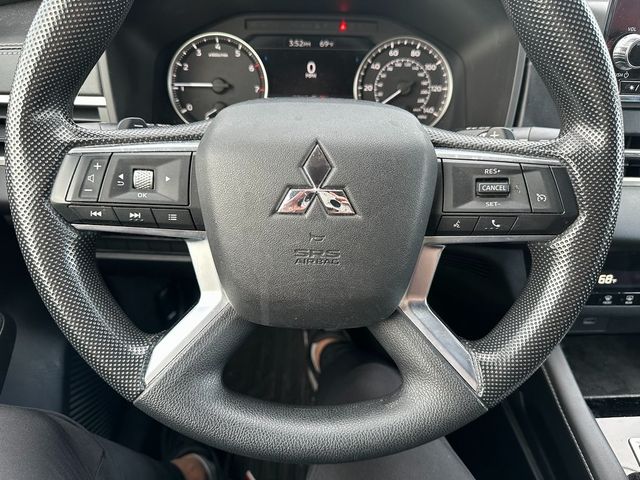 2022 Mitsubishi Outlander ES