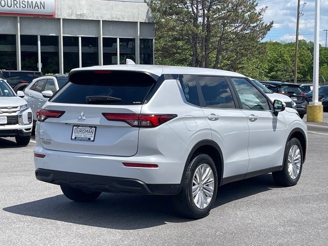 2022 Mitsubishi Outlander ES