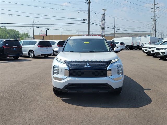 2022 Mitsubishi Outlander ES