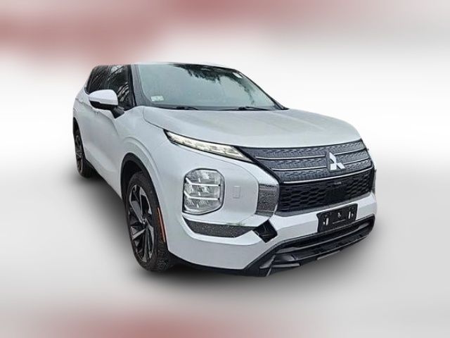 2022 Mitsubishi Outlander ES