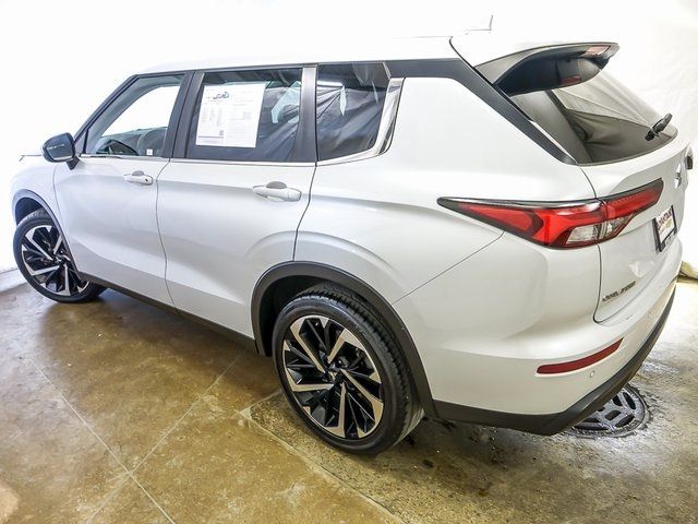 2022 Mitsubishi Outlander ES