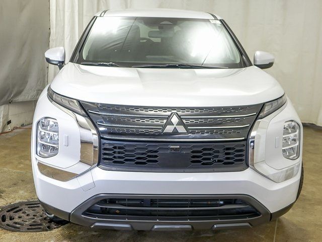 2022 Mitsubishi Outlander ES