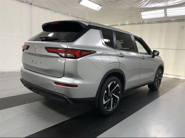 2022 Mitsubishi Outlander ES