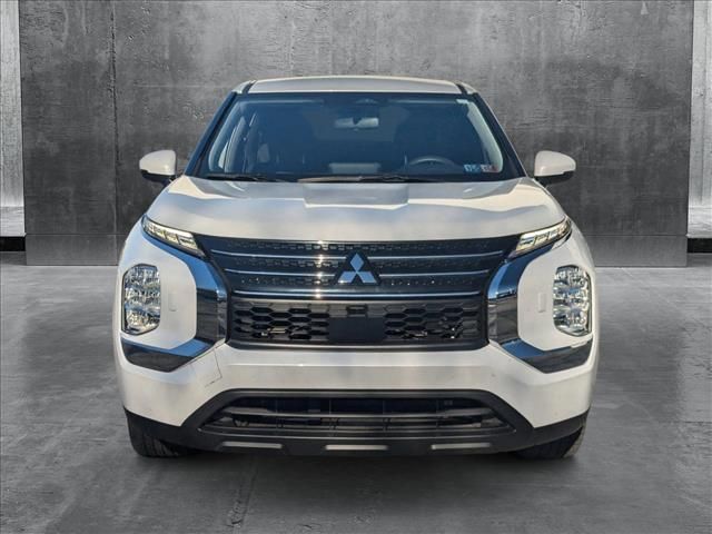 2022 Mitsubishi Outlander ES