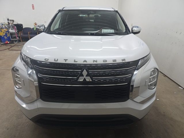 2022 Mitsubishi Outlander ES