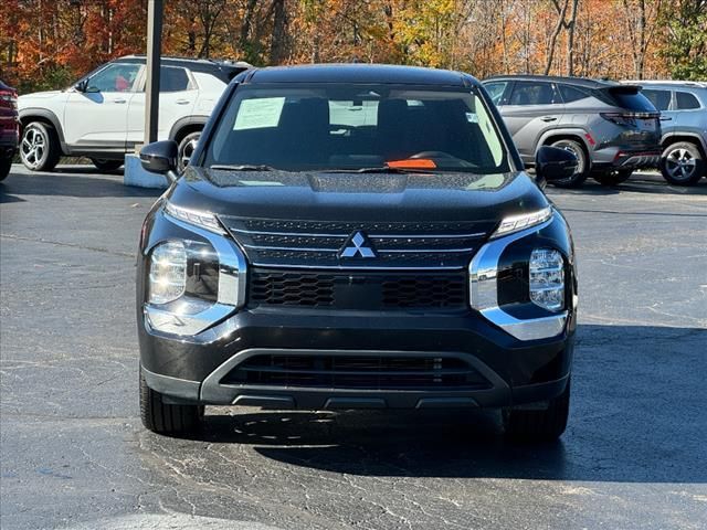 2022 Mitsubishi Outlander ES