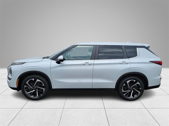 2022 Mitsubishi Outlander ES