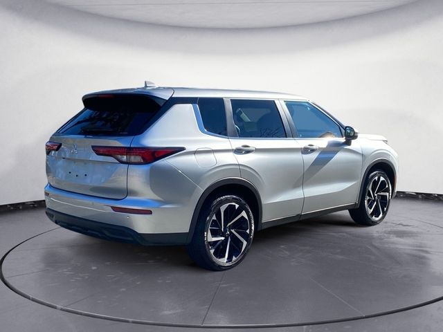 2022 Mitsubishi Outlander ES