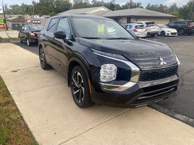 2022 Mitsubishi Outlander ES