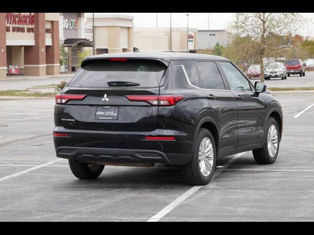 2022 Mitsubishi Outlander ES