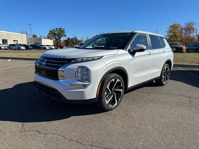 2022 Mitsubishi Outlander ES