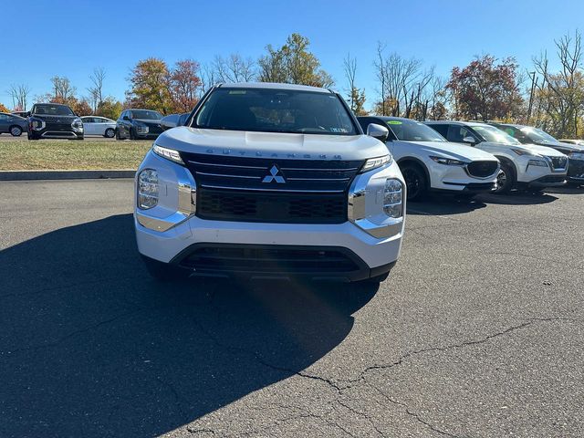 2022 Mitsubishi Outlander ES