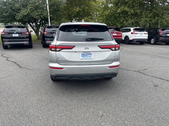 2022 Mitsubishi Outlander ES
