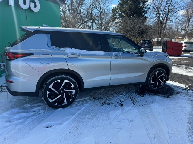 2022 Mitsubishi Outlander ES