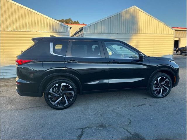 2022 Mitsubishi Outlander ES