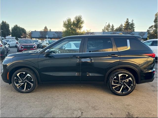 2022 Mitsubishi Outlander ES