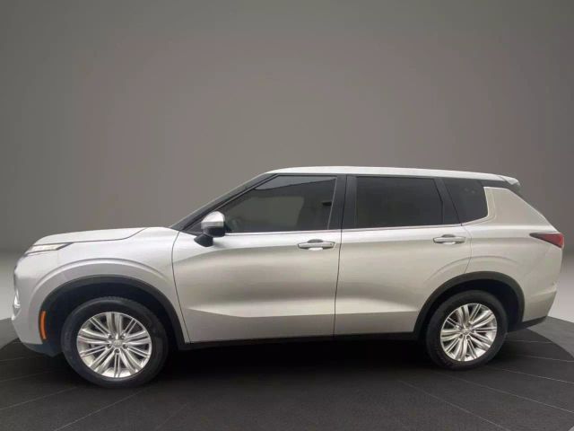 2022 Mitsubishi Outlander ES