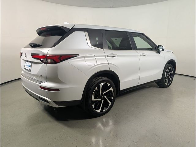 2022 Mitsubishi Outlander SE