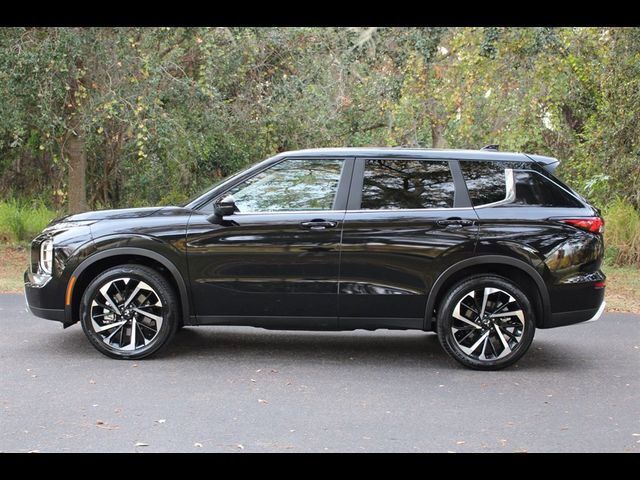 2022 Mitsubishi Outlander SE