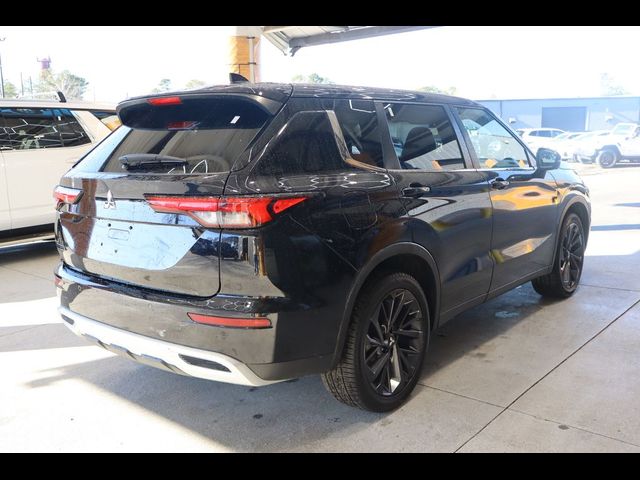 2022 Mitsubishi Outlander SE