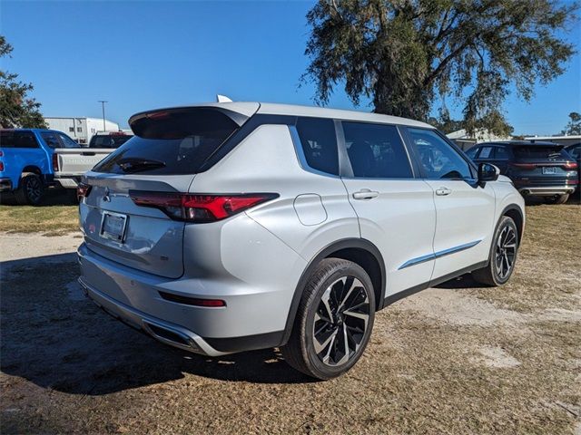 2022 Mitsubishi Outlander SE