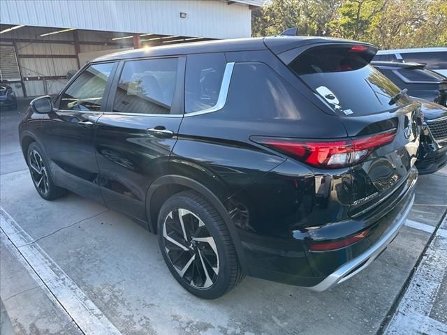 2022 Mitsubishi Outlander SE