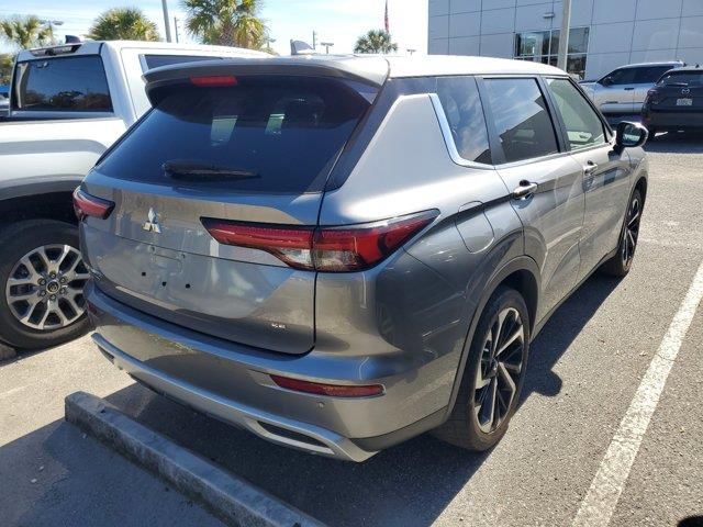 2022 Mitsubishi Outlander SE