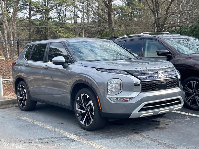 2022 Mitsubishi Outlander SE