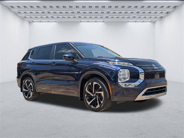 2022 Mitsubishi Outlander SE