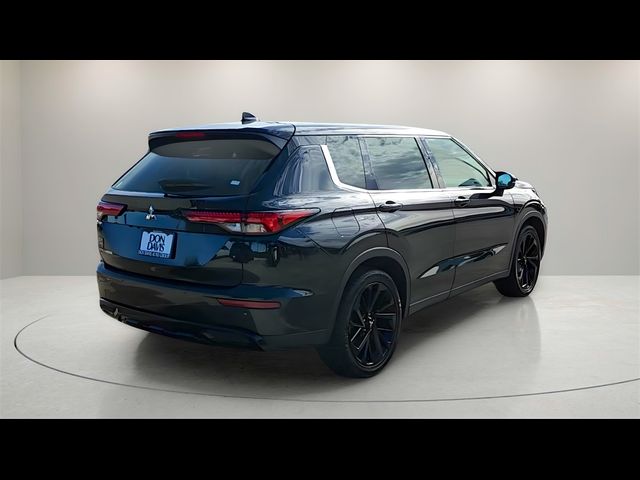 2022 Mitsubishi Outlander SE