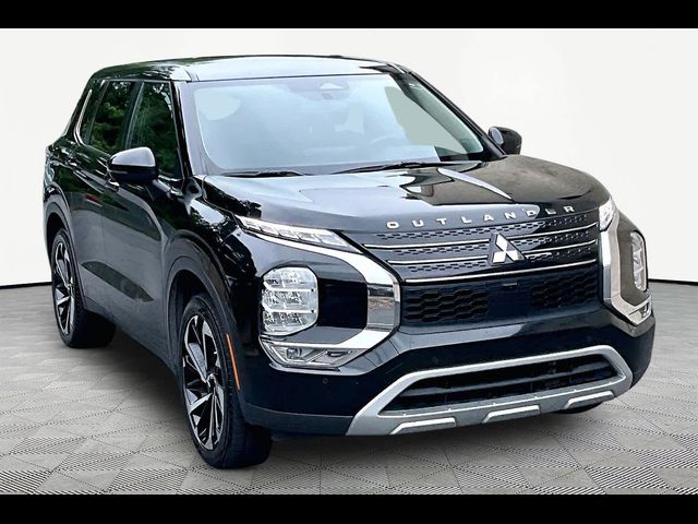 2022 Mitsubishi Outlander SE