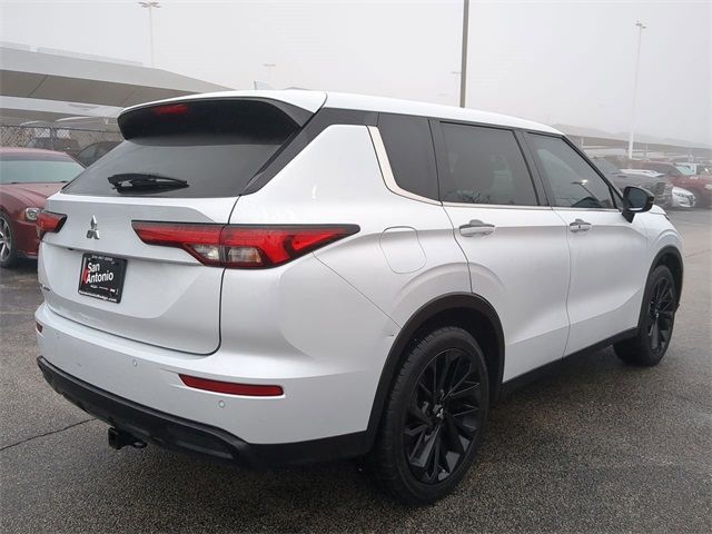 2022 Mitsubishi Outlander Black Edition