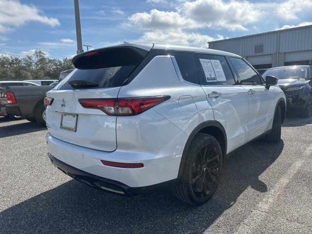 2022 Mitsubishi Outlander SE