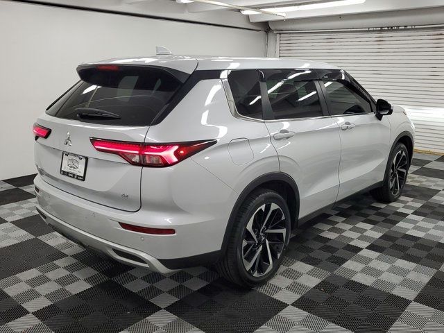 2022 Mitsubishi Outlander SE