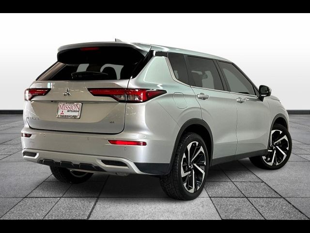 2022 Mitsubishi Outlander SE