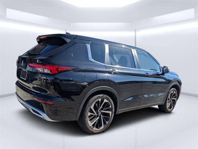 2022 Mitsubishi Outlander SE