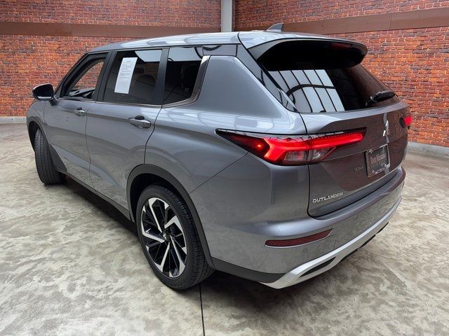 2022 Mitsubishi Outlander SE