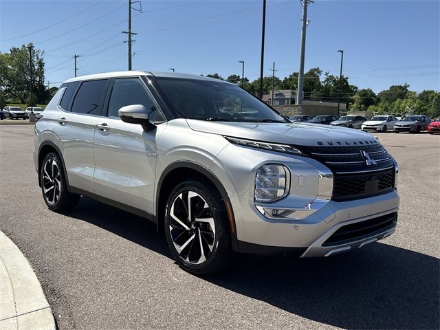2022 Mitsubishi Outlander SE