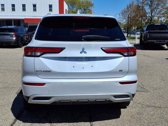 2022 Mitsubishi Outlander SE